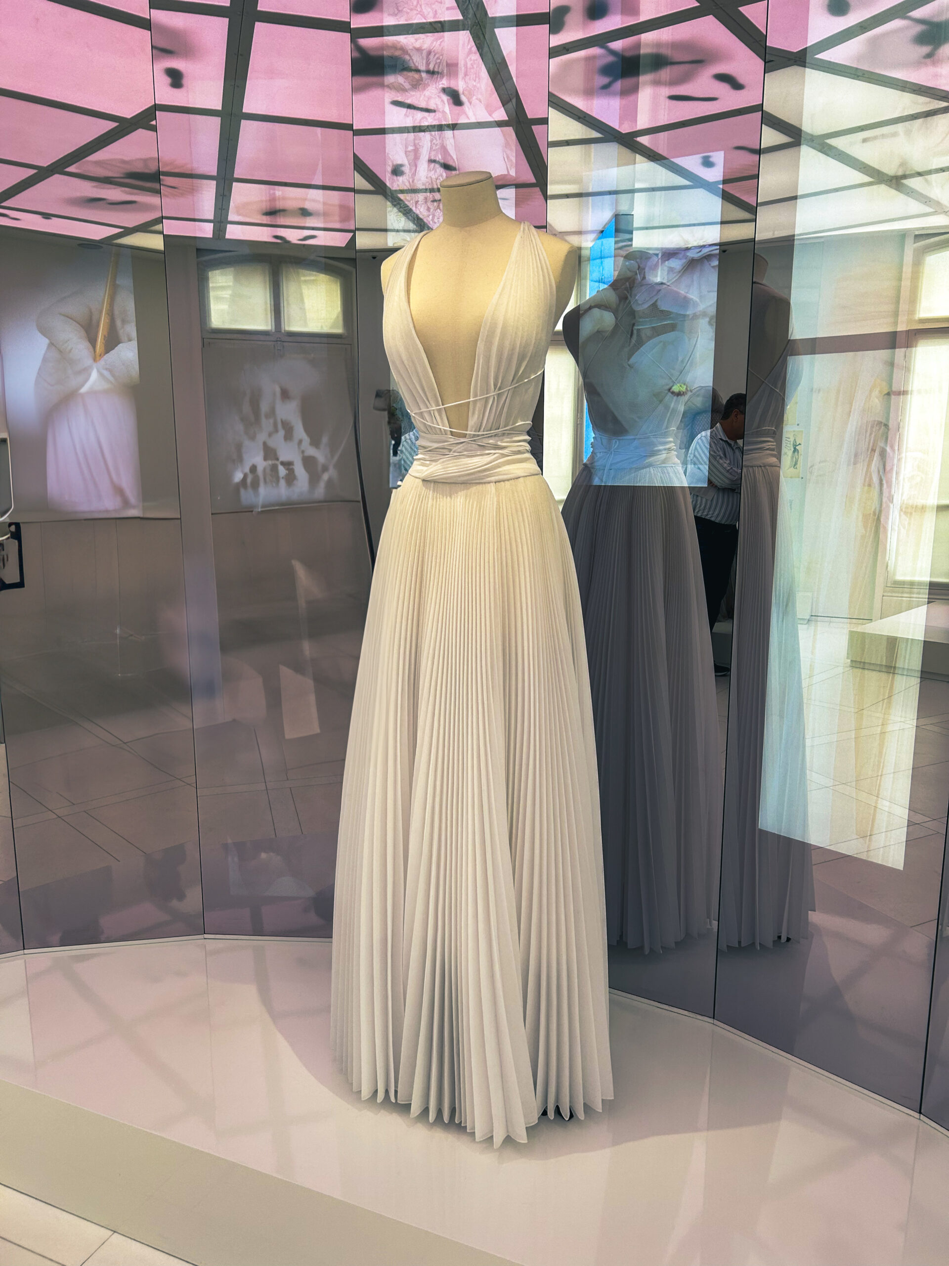 Luxury Paris in 2 days: Museums, Shopping and Live Shows.